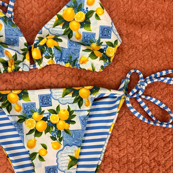 SHEIN Reversible Blue and Yellow Lemon Print Bikini - Picture 4 of 5